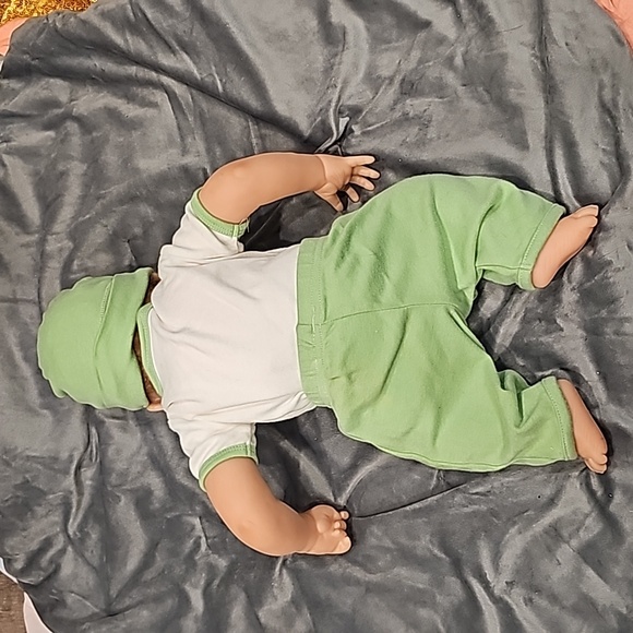 F First impressions premie onesie outfit with hat - Picture 4 of 5